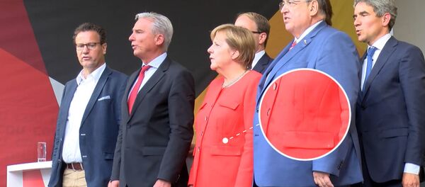 Ангелу Меркель атаковали помидорами - Sputnik Беларусь