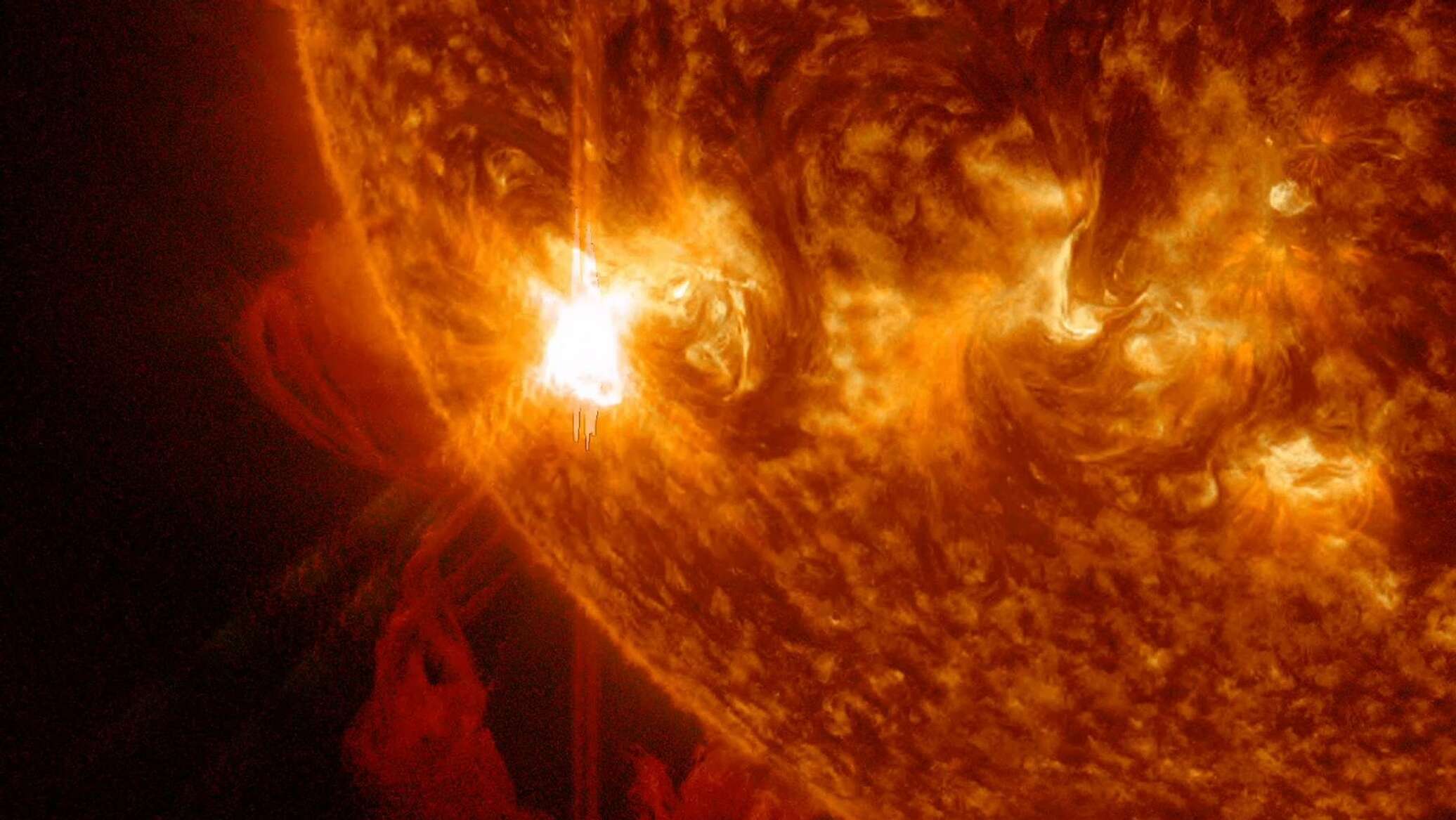 Геомагнитная буря. Вспышки на солнце и магнитные бури в январе 2024 года. Черное солнце космос. Сегодня на солнце зафиксировали вспышку.