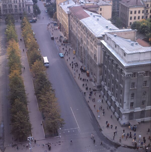 Улица Ленина в 1967-м. Справа внизу - здание Нацбанка. - Sputnik Беларусь