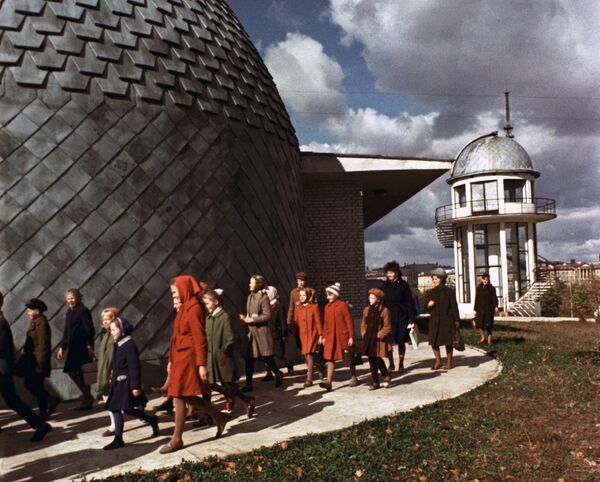 Здание планетария в Центральном парке города Минска было открыто в 1965 году. - Sputnik Беларусь