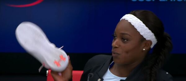 Американская теннисистка Слоан Стивенс, испугавшись мухи, упала со стула, видео - Sputnik Беларусь