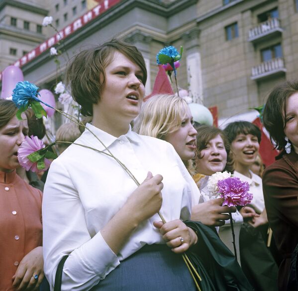 Москвички - участницы первомайской демонстрации, 1969 год. - Sputnik Беларусь