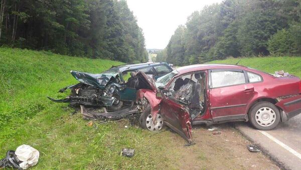 Два легковых автомобиля столкнулись под Дзержинском - погибли два человека - Sputnik Беларусь