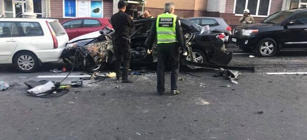 Автомобиль взорвался в центре Киева 8 сентября 2017 года - Sputnik Беларусь