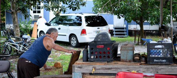 Житель Флориды готовится к урагану Ирма - Sputnik Беларусь