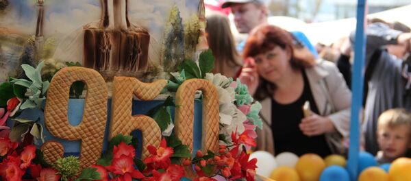 Юбилейный торт Юбилейный торт - Sputnik Беларусь