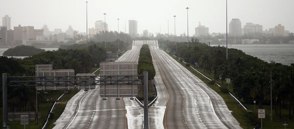 Пустое шоссе в Майами накануне прихода урагана Ирма - Sputnik Беларусь