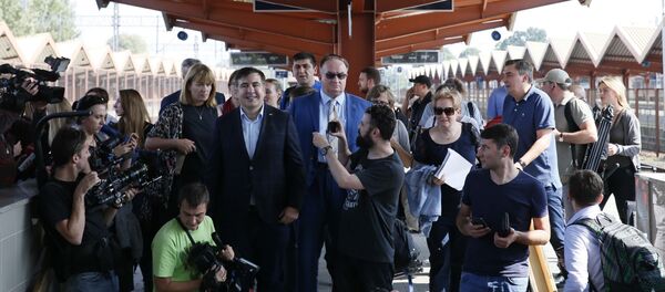 Михаил Саакашвили на железнодорожной станции Перемышль Михаил Саакашвили на железнодорожной станции Перемышль - Sputnik Беларусь