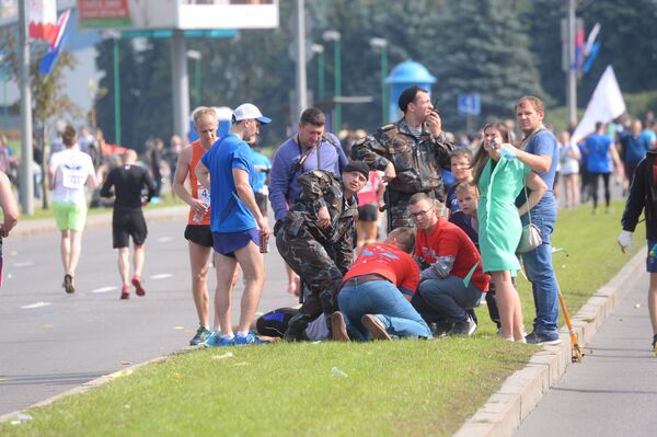 Участникам полумарафона сразу приходили на помощь - Sputnik Беларусь