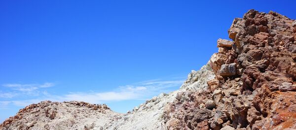 Кратер вулкана, архивное фото - Sputnik Беларусь