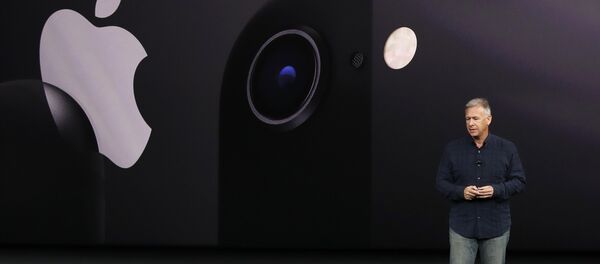 Вице-президент Apple Филип Шиллер на презентации iPhone 8 - Sputnik Беларусь