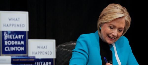 Автограф сессия Хиллари Клинтон - Sputnik Беларусь