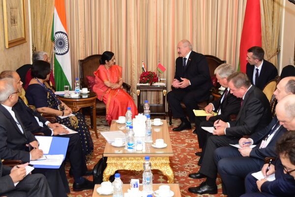 Переговоры с министром иностранных дел Индии Сушмой Сварадж - Sputnik Беларусь