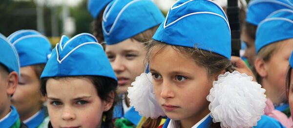 Торжественная линейка пионеров прошла в Минске  - Sputnik Беларусь