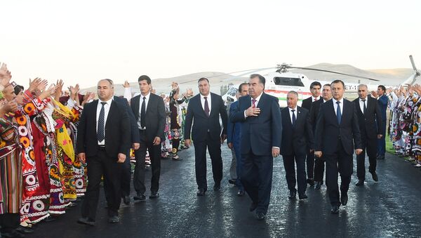 Президент Таджикистана Эмомали Рахмон в Хатлонской области - Sputnik Беларусь