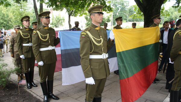Рота почетного караула и флаги стран Балтии и США - Sputnik Беларусь