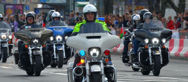 Во главе колонны - министр внутренних дел Беларуси Игорь Шуневич - Sputnik Беларусь