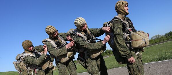Подготовка к десантированию, архивное фото Подготовка к десантированию, архивное фото - Sputnik Беларусь