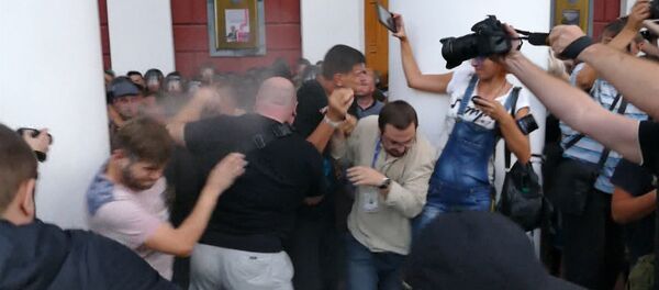 Штурм мэрии в Одессе после пожара в детском лагере - Sputnik Беларусь