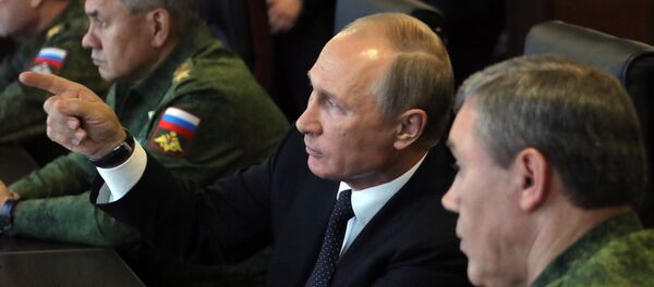 Президент РФ Владимир Путин на полигоне Лужский - Запад-2017 - Sputnik Беларусь