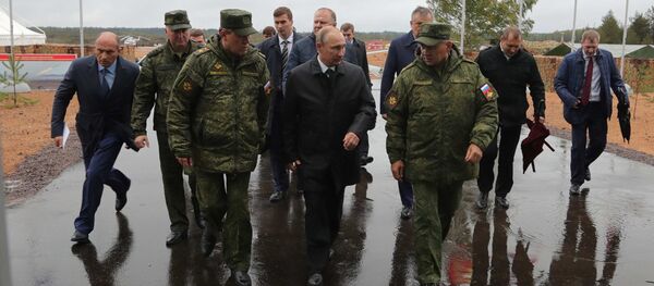 Владимир Путин посещает учения Запад-2017 - Sputnik Беларусь