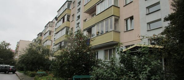 В вечернее время этот двор выглядит более мрачно - Sputnik Беларусь