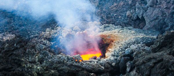 Выход магмы на склоне вулкана - Sputnik Беларусь