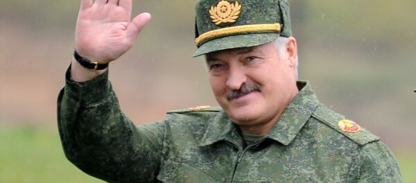 Александр Лукашенко посещает учения Запад-2017 Александр Лукашенко посещает учения Запад-2017 - Sputnik Беларусь