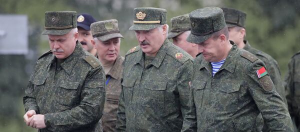 Александр Лукашенко посещает учения Запад-2017 - Sputnik Беларусь