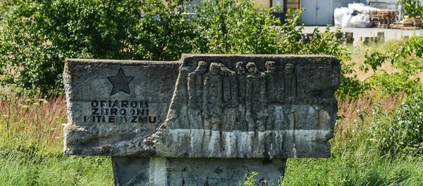 Памятник жертвам нацизма около города Тересполь в Польше - Sputnik Беларусь