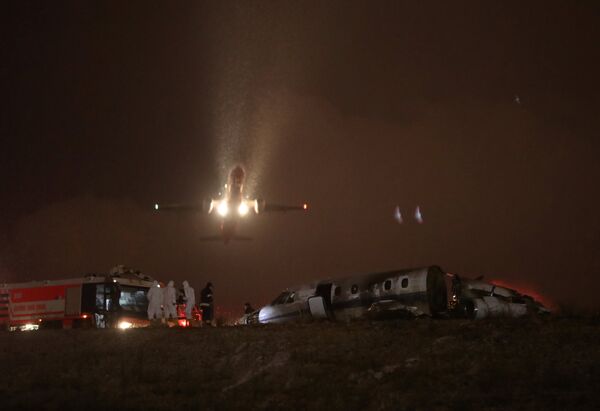 На время ликвидации последствий ЧП аэропорт прекратил прием и отправку самолетов - Sputnik Беларусь