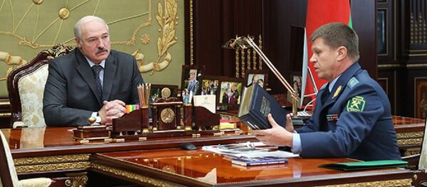 Встреча Александра Лукашенко с председателем Государственного таможенного комитета Беларуси Юрием Сенько Встреча Александра Лукашенко с председателем Государственного таможенного комитета Беларуси Юрием Сенько - Sputnik Беларусь