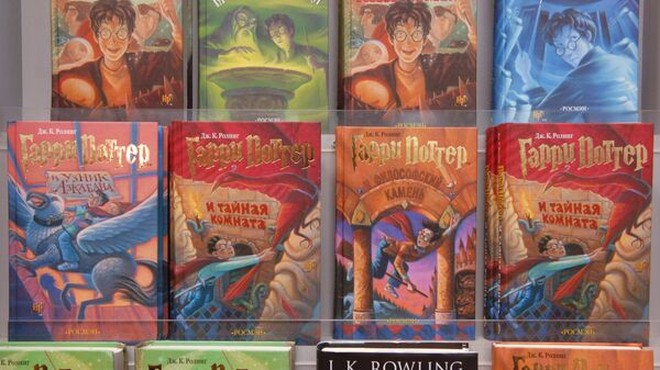 В продаже появилась седьмая книга о легендарном волшебнике Гарри Поттере - Sputnik Беларусь