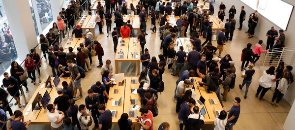 Первые покупатели iPhone 8 в Нью-Йорке Первые покупатели iPhone 8 в Нью-Йорке - Sputnik Беларусь