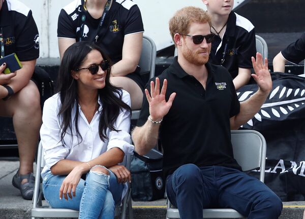 Принц Гарри и его американская девушка Меган Маркл Принц Гарри и его американская девушка Меган Маркл - Sputnik Беларусь