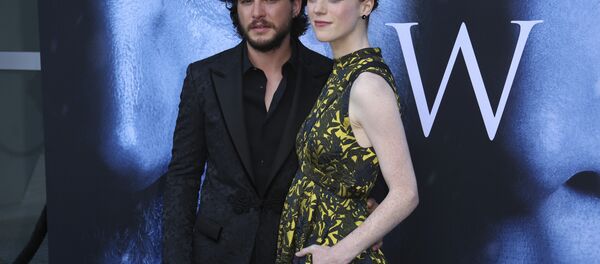 Актеры Кит Харингтон и Роуз Лесли объявили о помолвке - Sputnik Беларусь