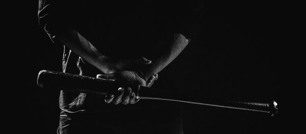 Мужчина с битой, архивное фото - Sputnik Беларусь