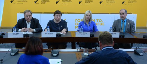 Пресс-конференция, посвященная проблеме детских площадок - Sputnik Беларусь