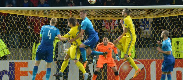 Лучшие моменты матча и болельщики БАТЭ - Арсенал - Sputnik Беларусь