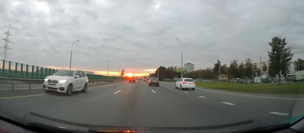 Демарш BMW X5 по встречке на МКАД сняли на видео - Sputnik Беларусь