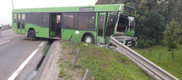 Разбитый автобус на МКАД - Sputnik Беларусь