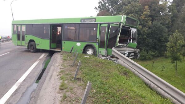 Разбитый автобус на МКАД - Sputnik Беларусь