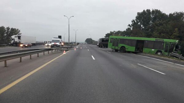 Авария с участием фуры и автобуса на МКАД - Sputnik Беларусь