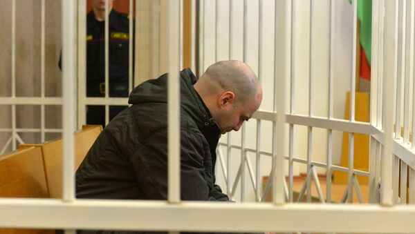 Во время показаний матери обвиняемый плакал - Sputnik Беларусь