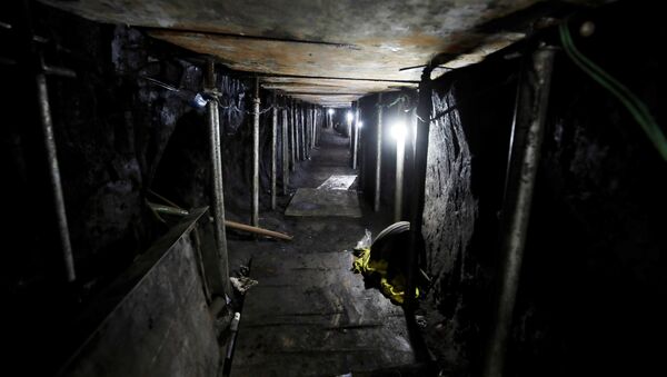 Тоннель, который прорыли задержанные, чтобы ограбить банк - Sputnik Беларусь
