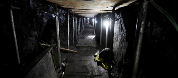 Тоннель, который прорыли задержанные, чтобы ограбить банк Тоннель, который прорыли задержанные, чтобы ограбить банк - Sputnik Беларусь