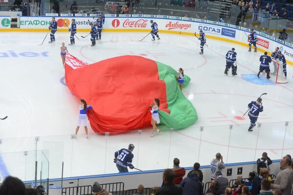 Хоккейный клуб Динамо-Минск перед игрой - Sputnik Беларусь