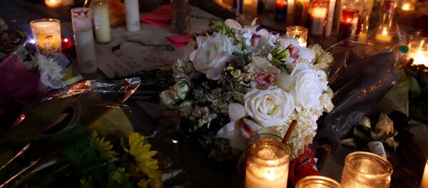 Цветы на месте трагедии в Лас-Вегасе - Sputnik Беларусь