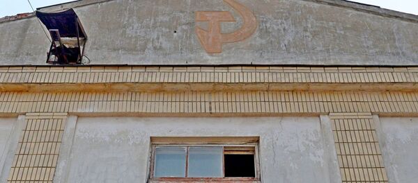 Многие рабочие признаются, что с удовольствием вернулись бы на фабрику, если бы она снова заработала Многие рабочие признаются, что с удовольствием вернулись бы на фабрику, если бы она снова заработала - Sputnik Беларусь