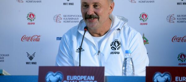 Главный тренер сборной Беларуси по футболу Игорь Криушенко - Sputnik Беларусь